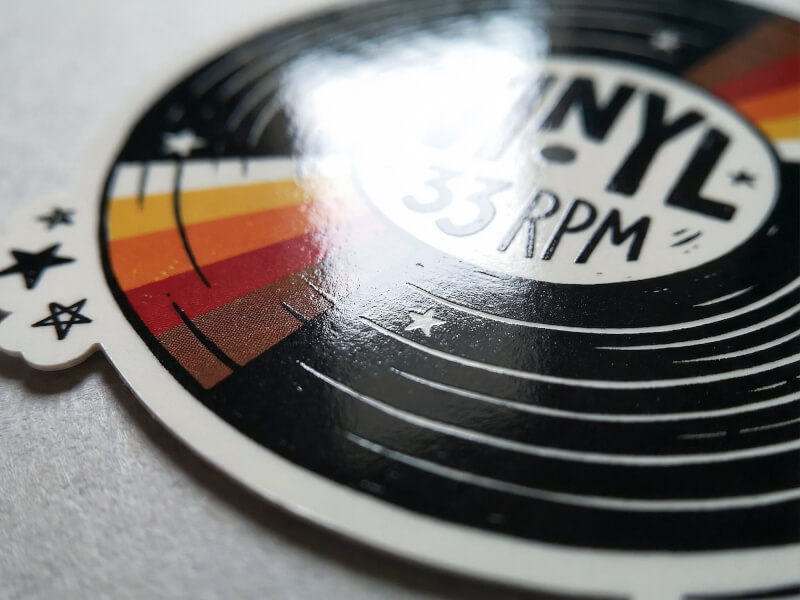 Makrobild på vinylklistermärke som visar detaljerad färgåtergivning